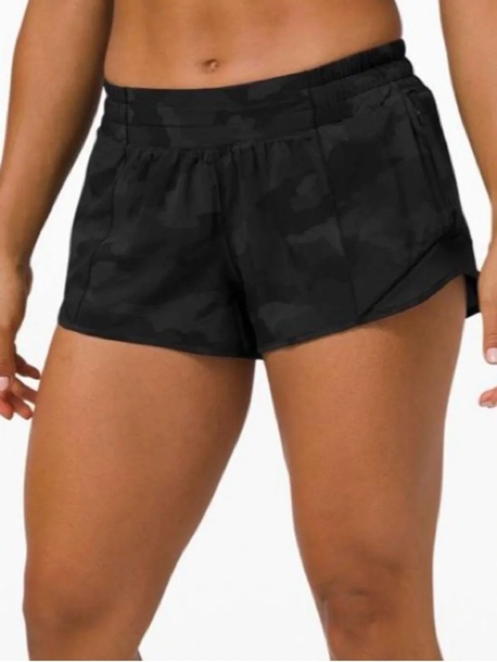 Lululemon Hotty Hot Low Rise Short 2.5